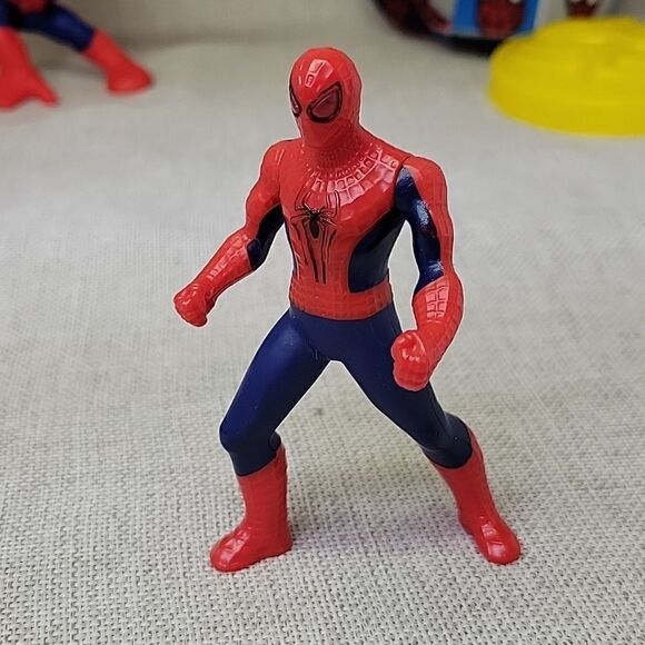 Spiderman figures and slippers - Picture 8 of 14